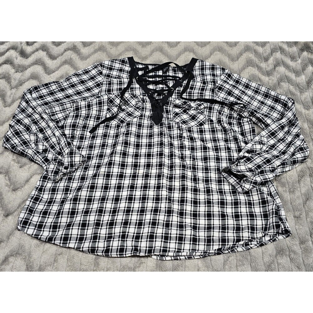 Torrid Womens Size 1 Black White Plaid Lace Up V Neck Long Sleeve Shirt